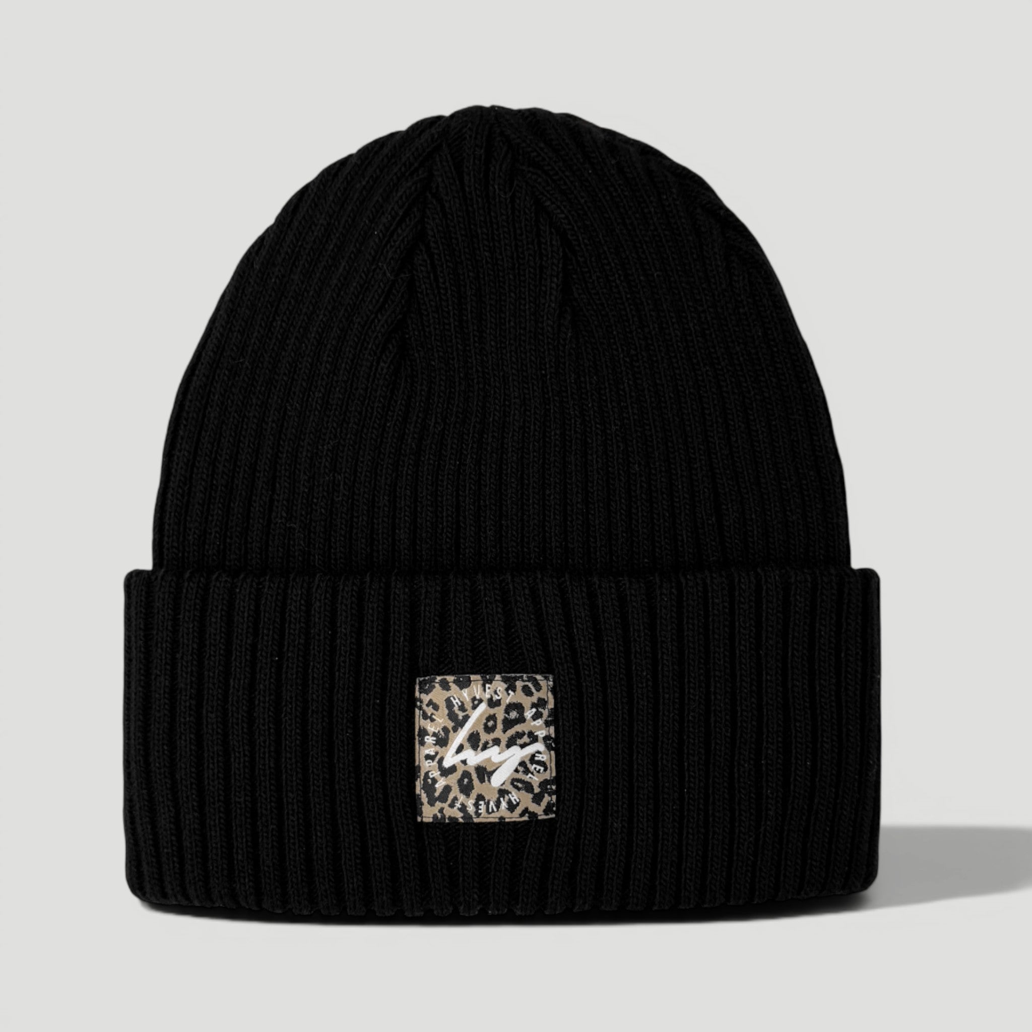 HYVEST Beanie Big Rippstrick schwarz Patch Leomuster