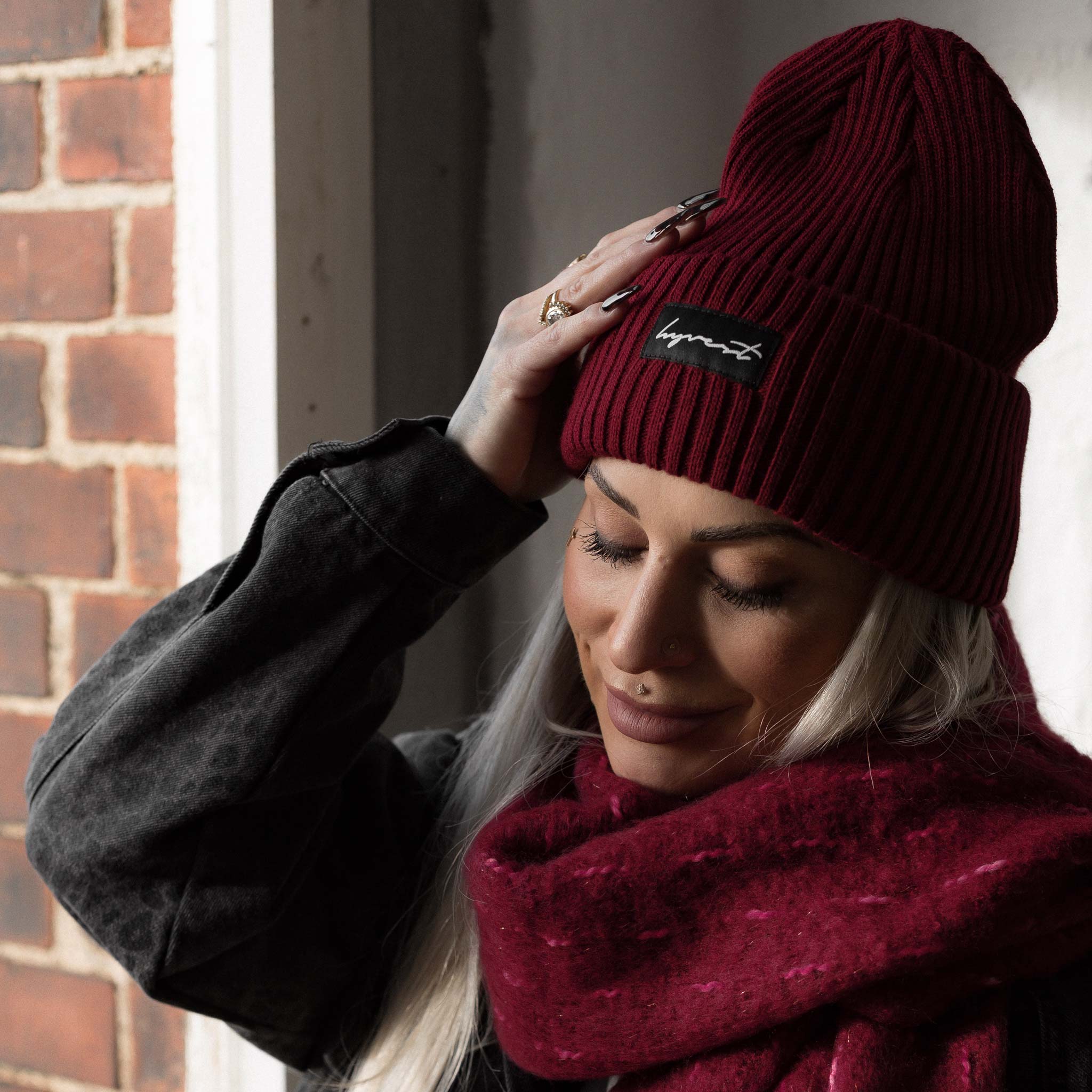 HYVEST herbstliches Outfit Frauen weinrote Beanie Bundle Schal