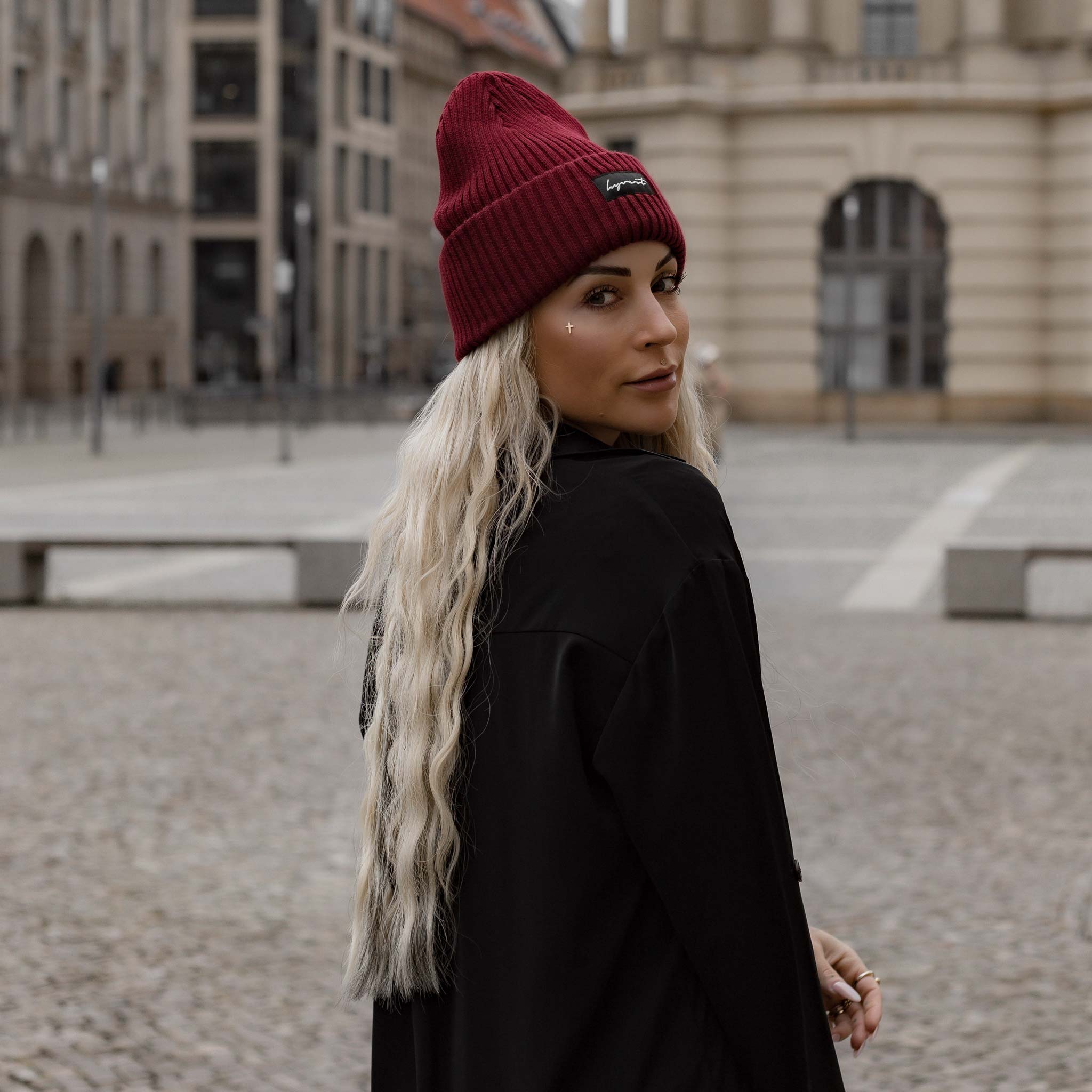 HYVEST dunkelrote Beanie für Damen in Strickoptik