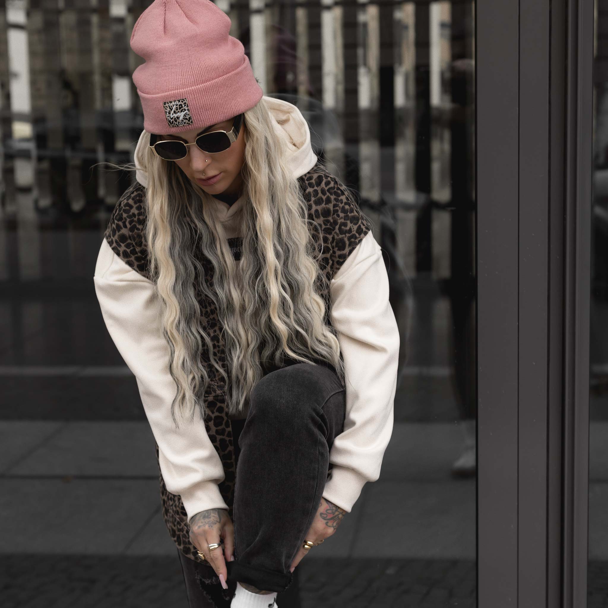 HYVEST Leomuster Outfit Hoodie mit Mom Jeans und Beanie Basic rosa