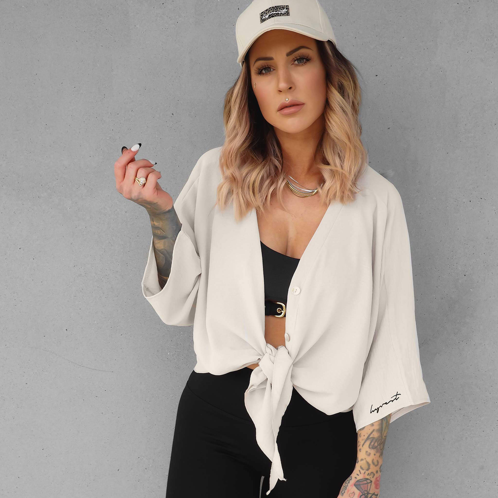 HYVEST Bluse cropped im sportlichen Outfit mit Base Cap und kurzer Leggings