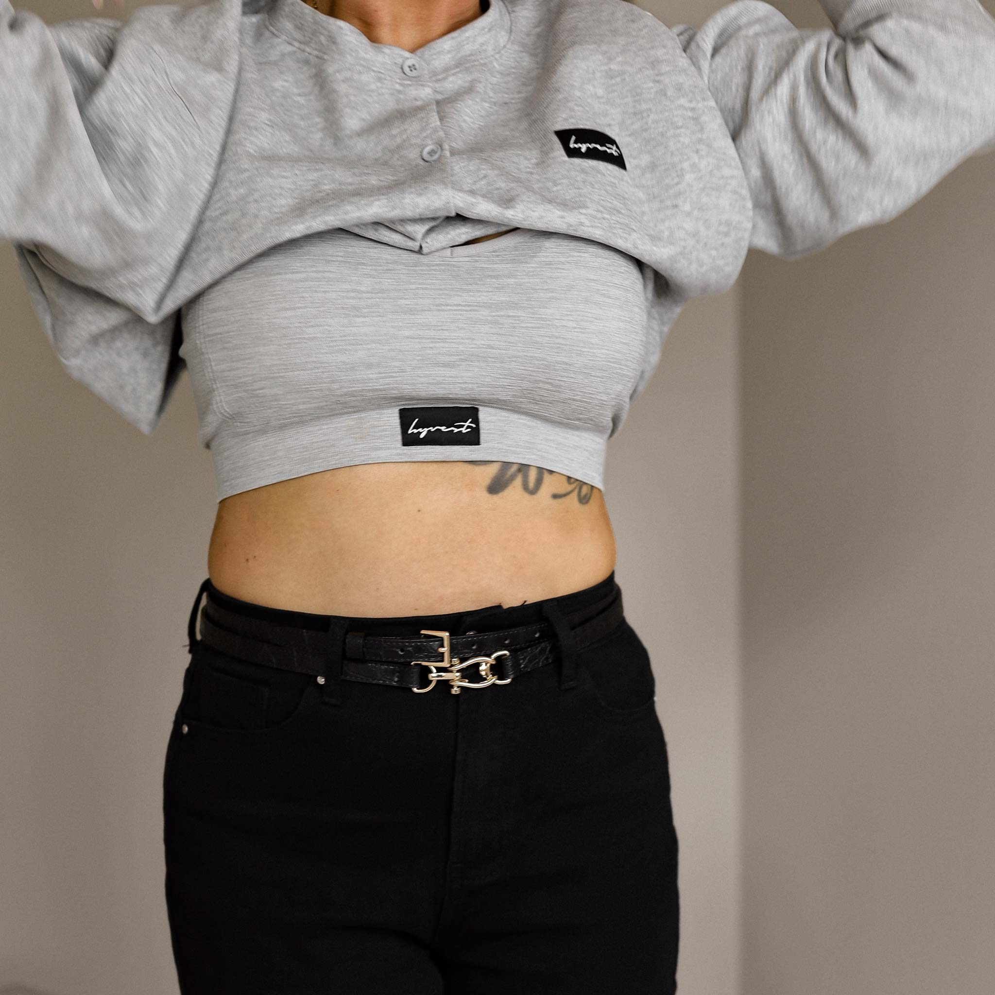HYVEST Bralette wattiertes BH zum Cardigan Cropped Button und Mom Jeans schwarz