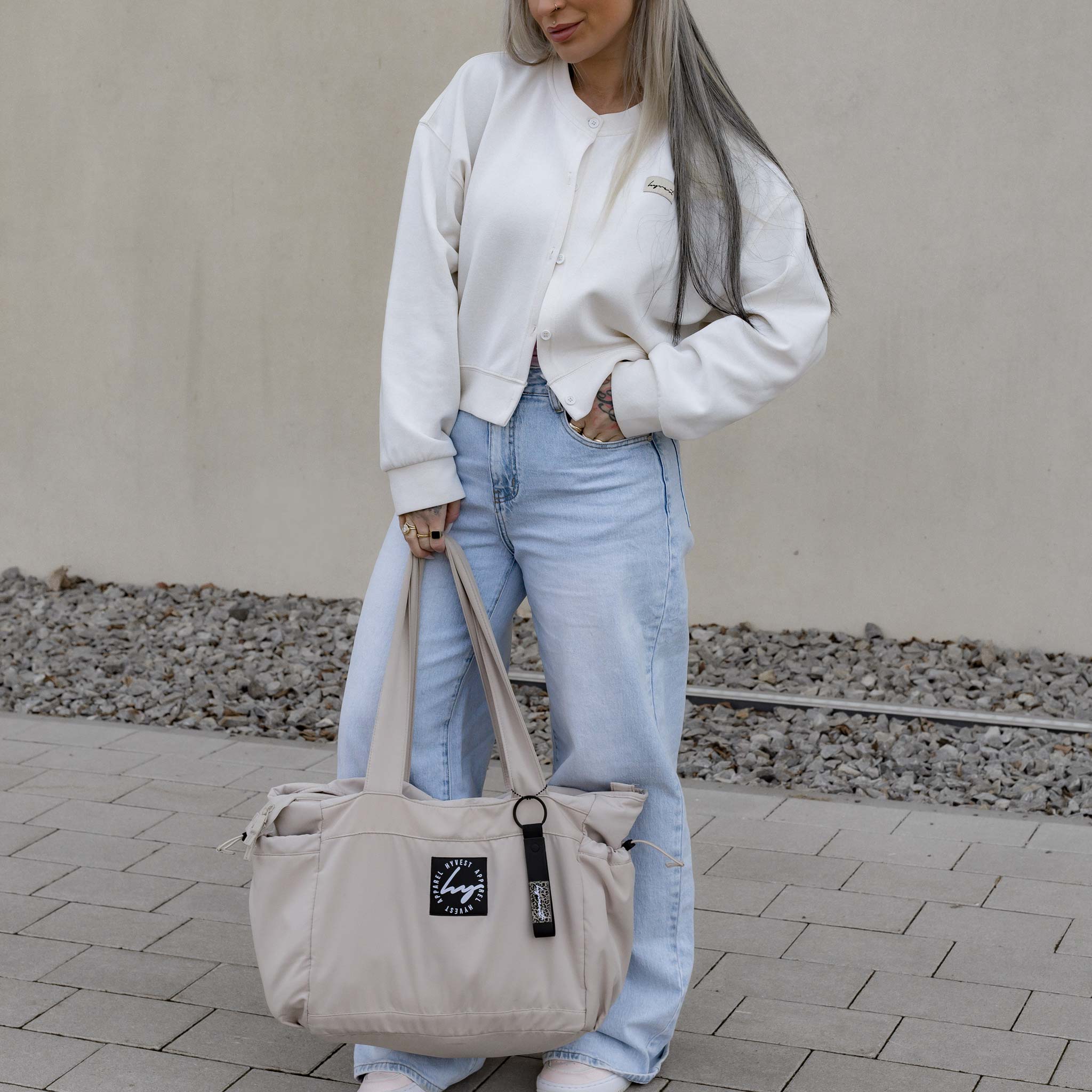HYVEST Freizeit Look Wide Leg Jeans mit Cardigan und Schultertasche XXL
