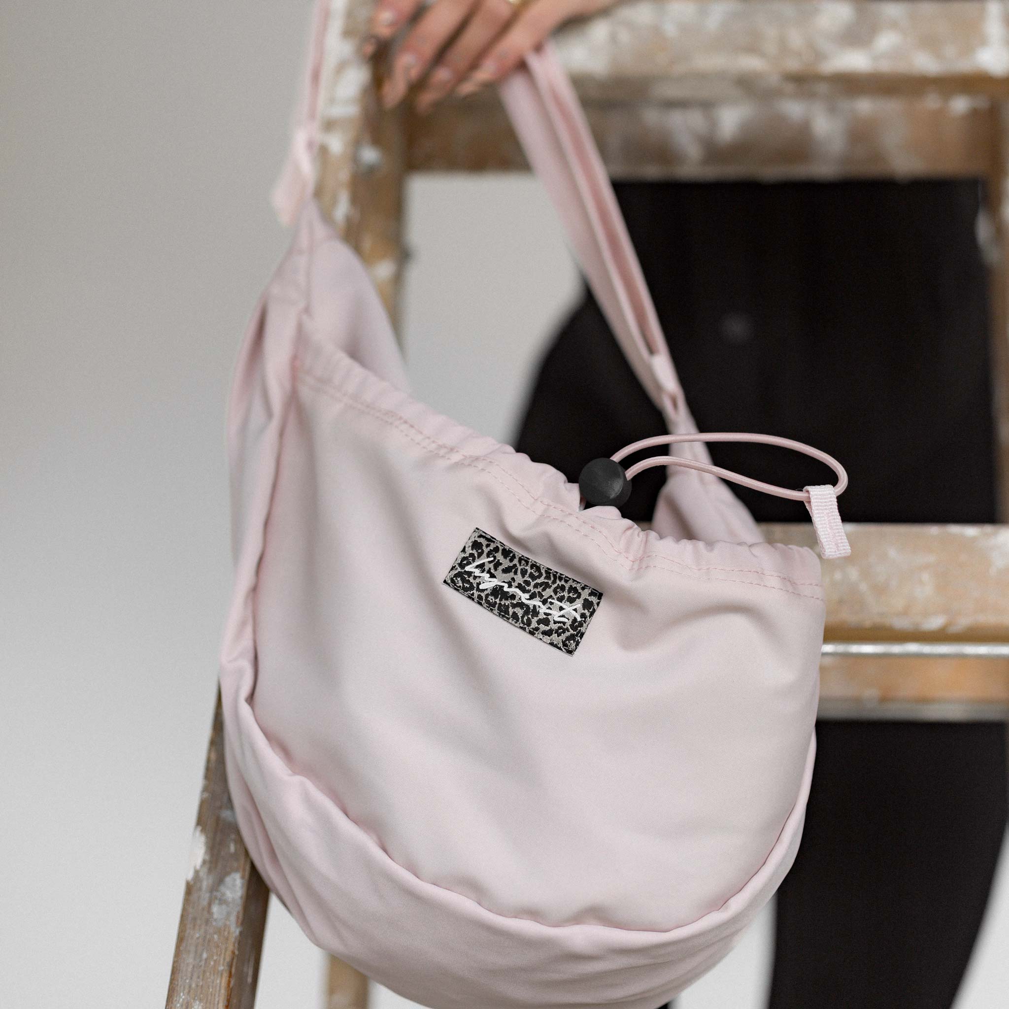 HYVEST Crossbody Bag helles Rosa mit Leomuster Patch