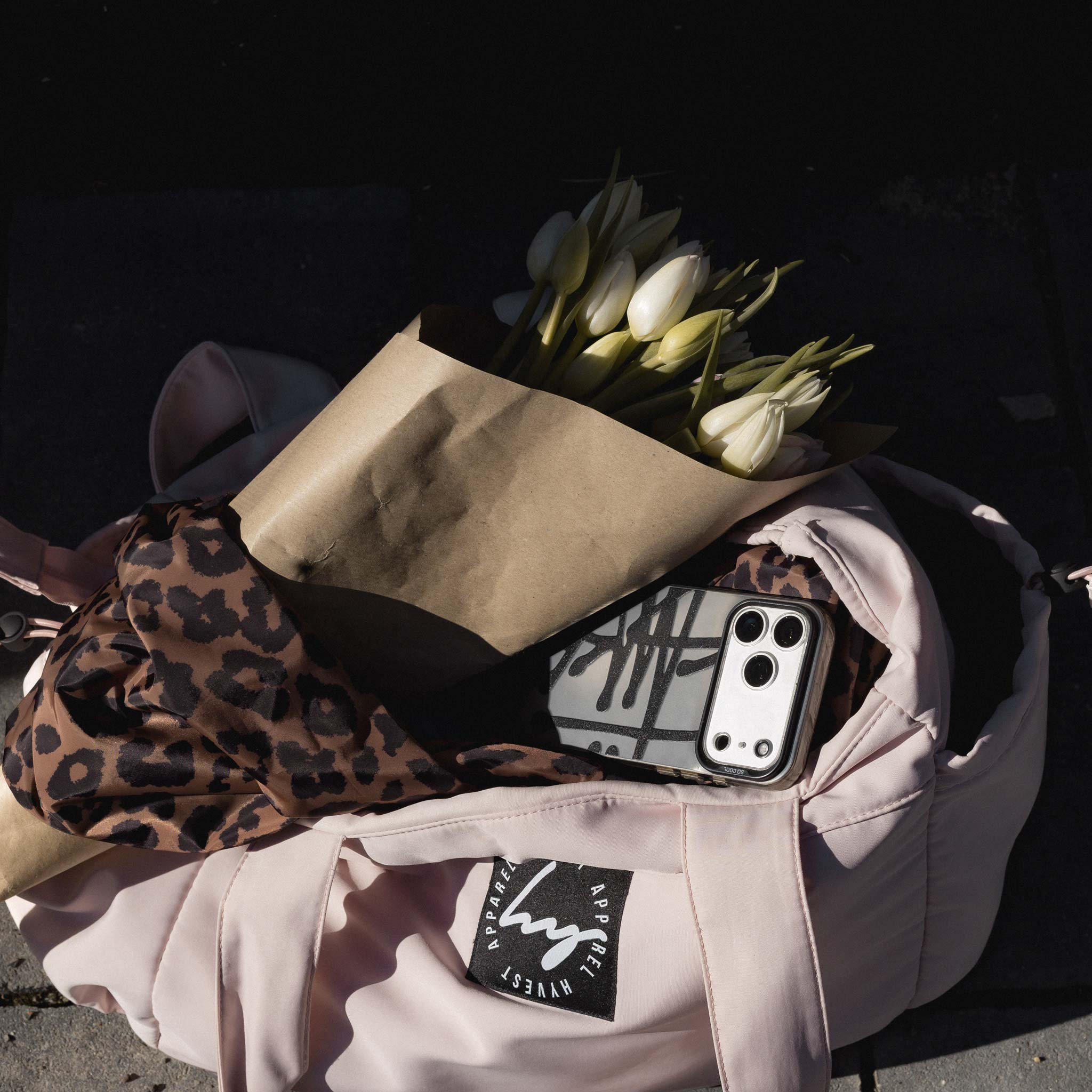 HYVEST XXL Statement Schultertasche in zartem Rosa als große Alltagstasche