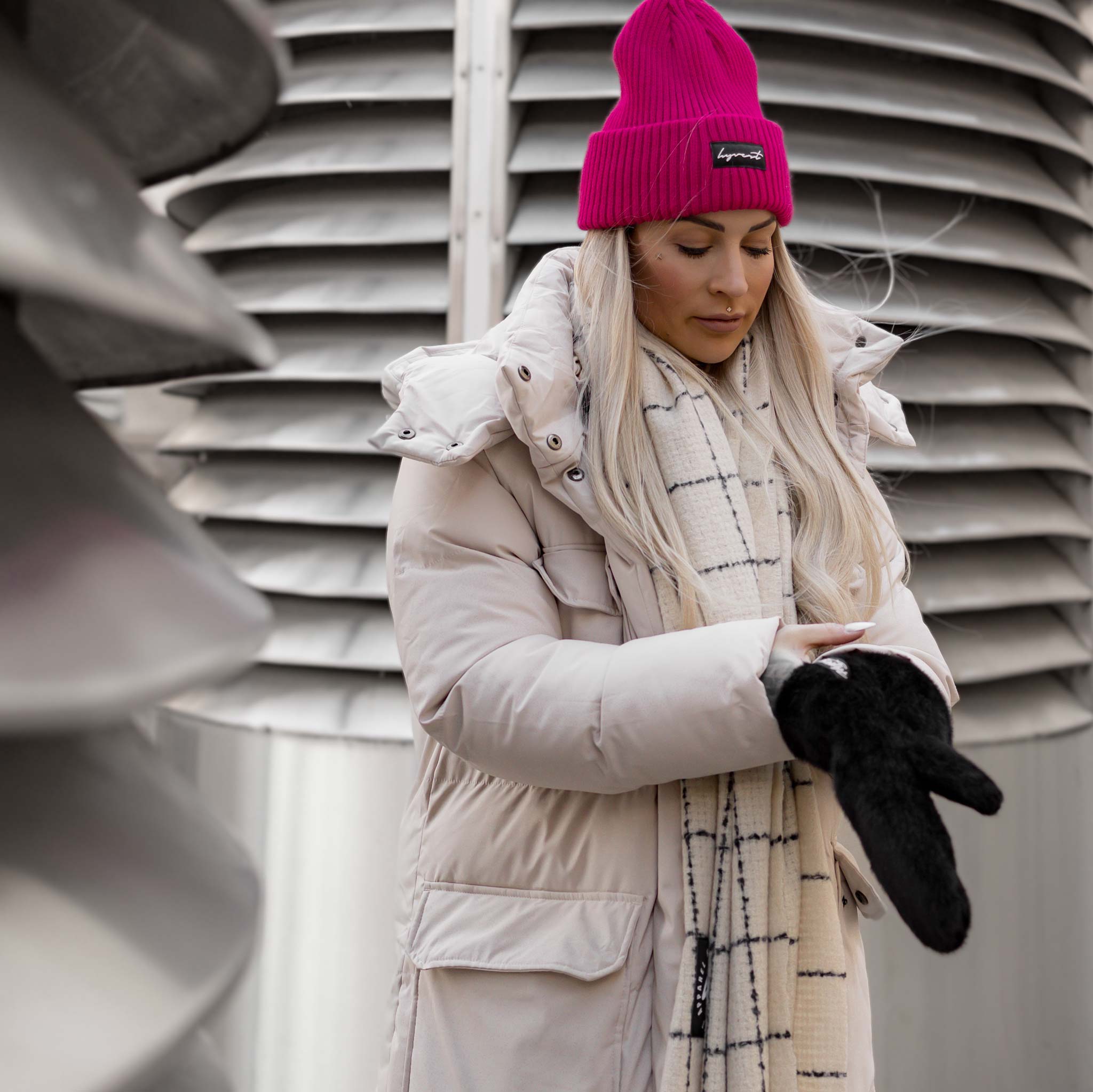 HYVEST Damen Winter Outfit mit wärmenden Kunstfell Handschuhen in Schwarz