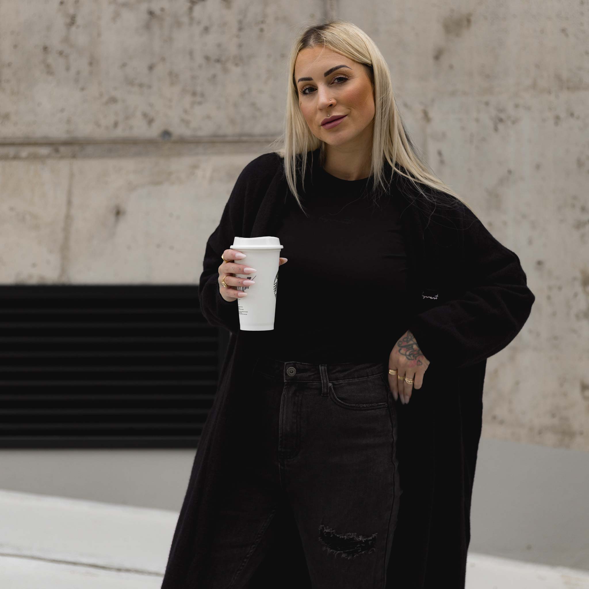 HYVEST Freizeit Outfit mit Mom Jeans schwarz und Longsleeve Stretch als Basic Oberteil