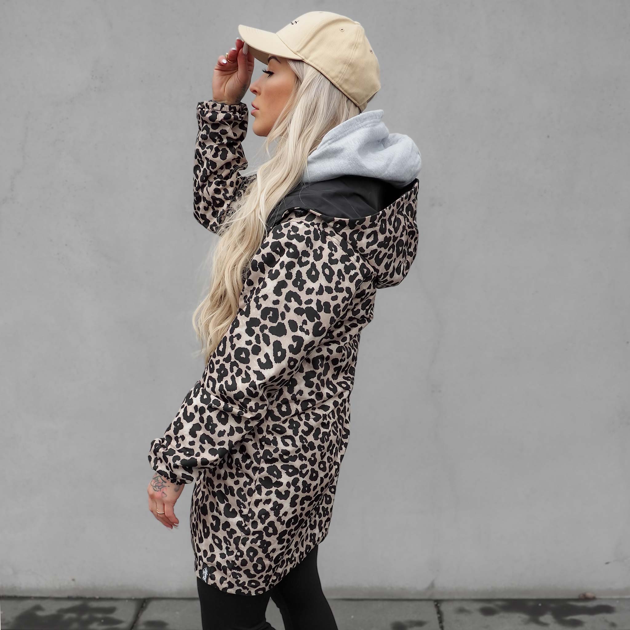 HYVEST Herbst Outfit mit Hoodie und Leomuster Regenjacke