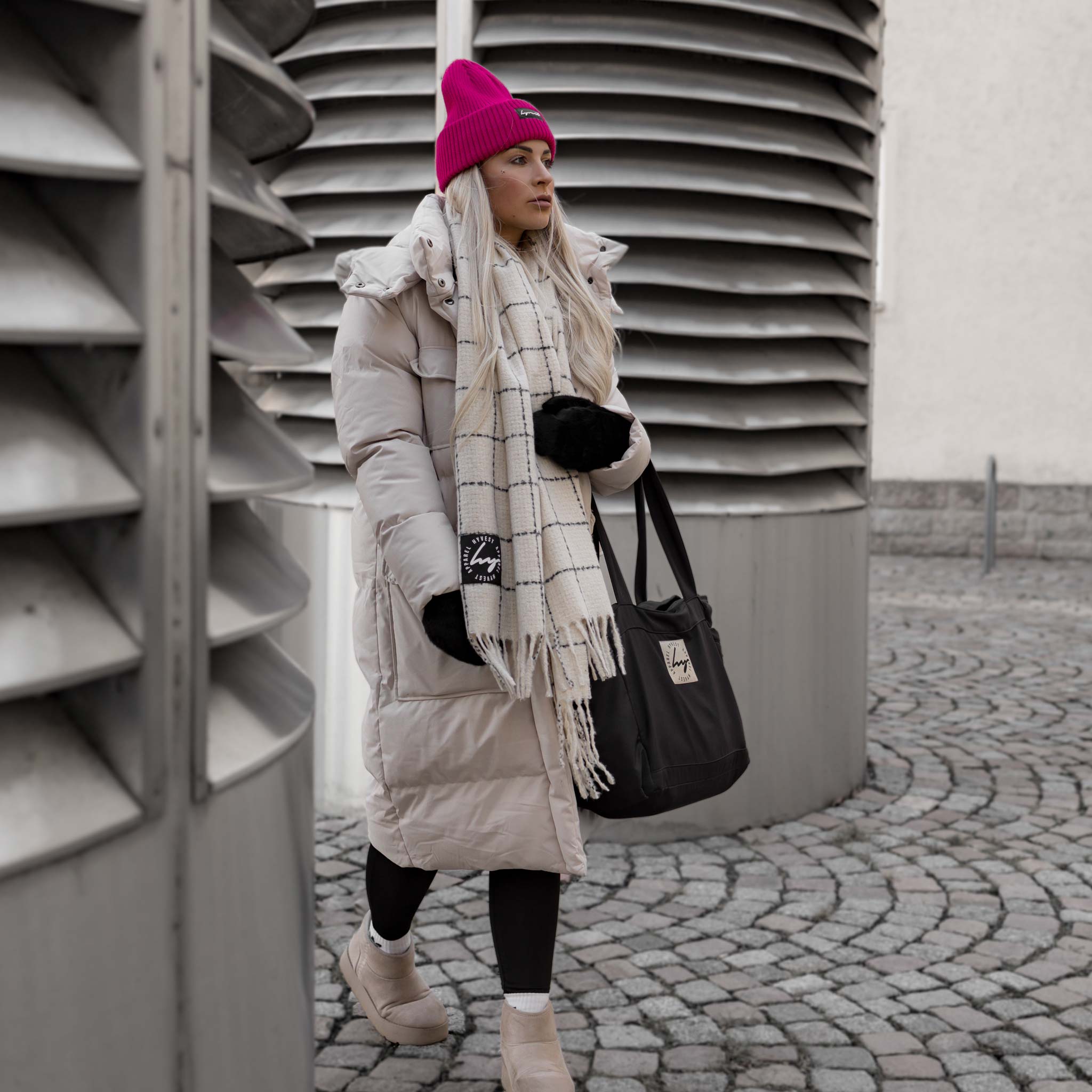HYVEST Winter Outfit für Damen: Winterparka Lang Supreme mit passendem kariertem Schal