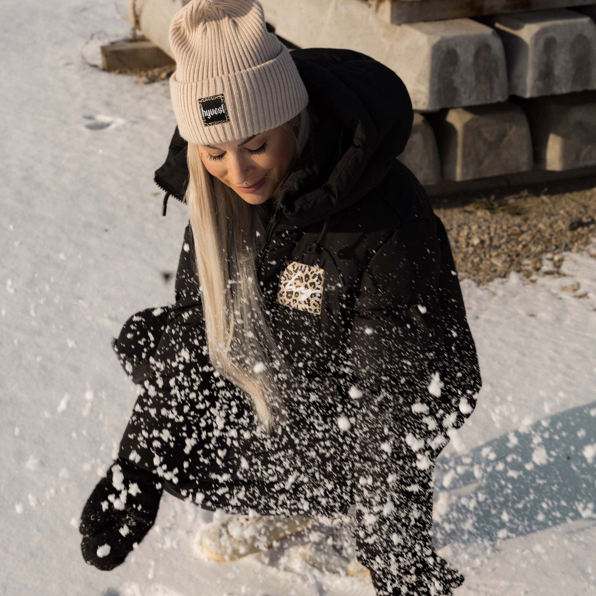 HYVEST Winterparka wattiert mittel schwarz mit wärmenden Innenfutter dazu weiche Beanie Big Ripstrick