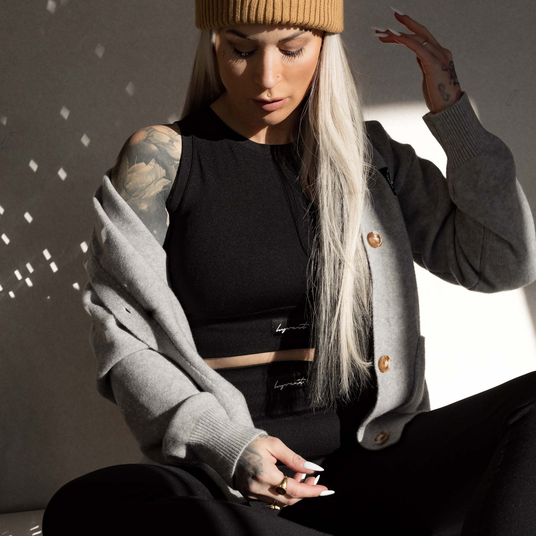 HYVEST Sport Top Support und Leggings mit Shape Effekt in Schwarz für bequeme Alltagslooks