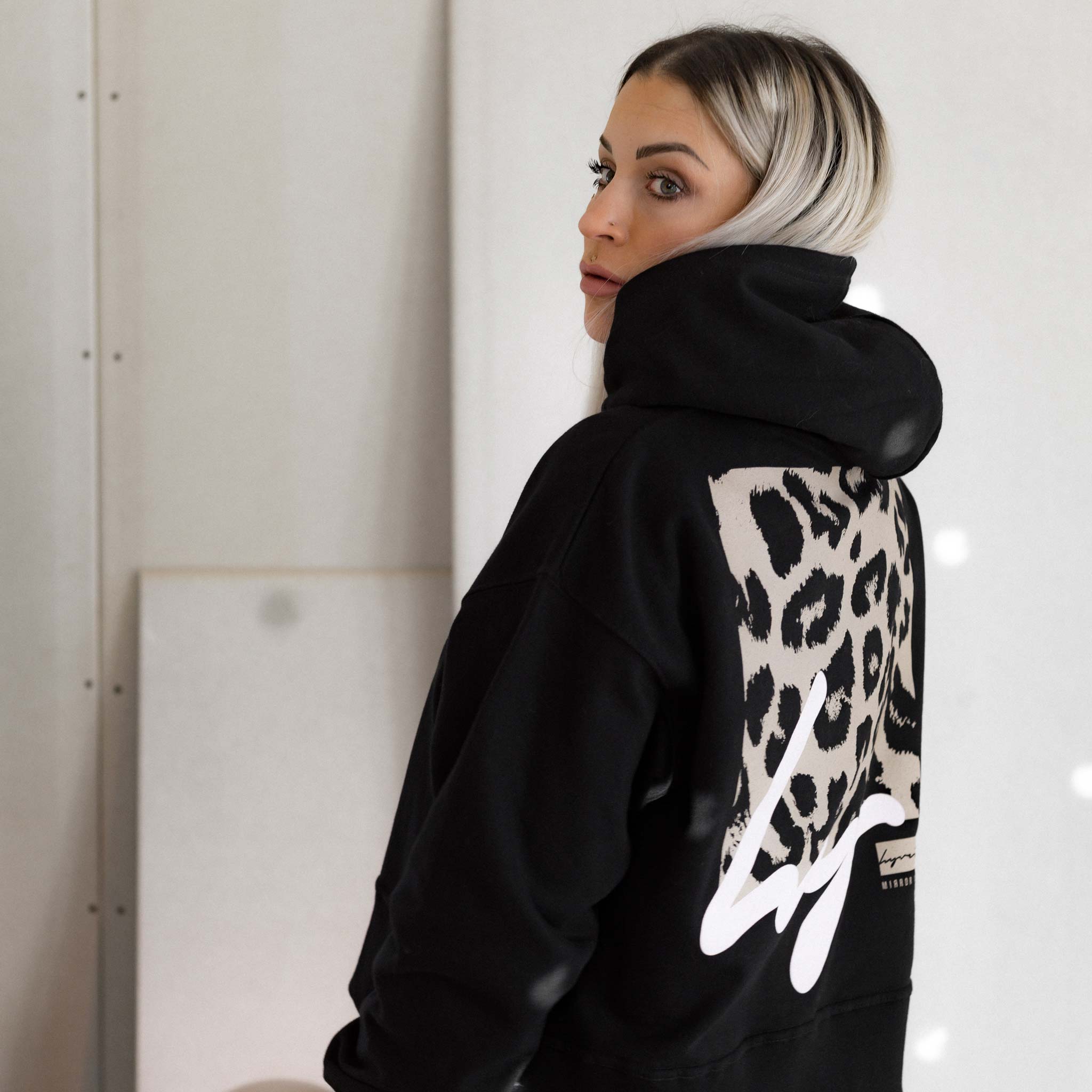 HYVEST Hoodie Backprint Leo Cropped mit großem Backprint in Leomuster und Kapuze