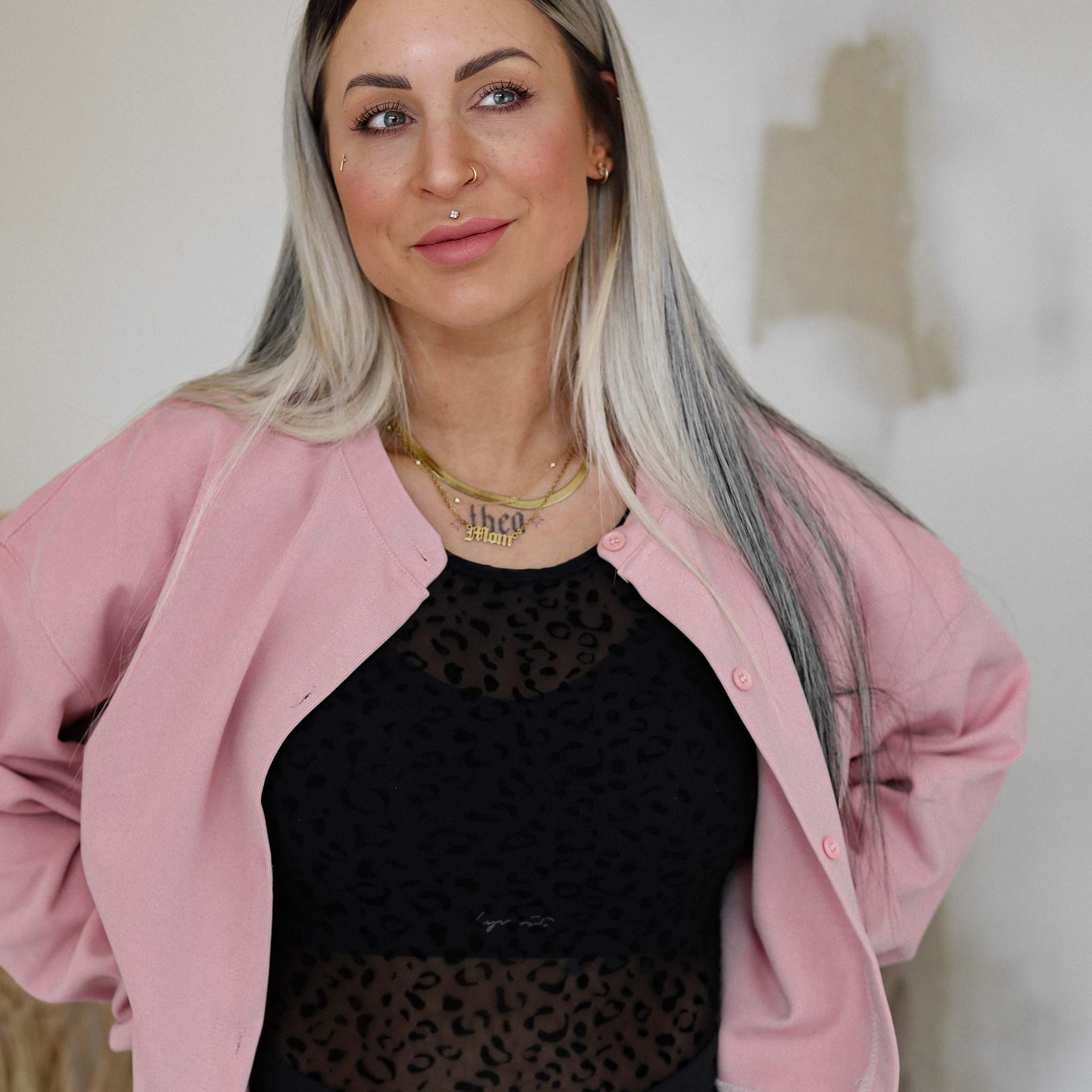 HYVEST Frühlings Outfit Damen mit semitransparentem Langarmbody und rosa Cardigan