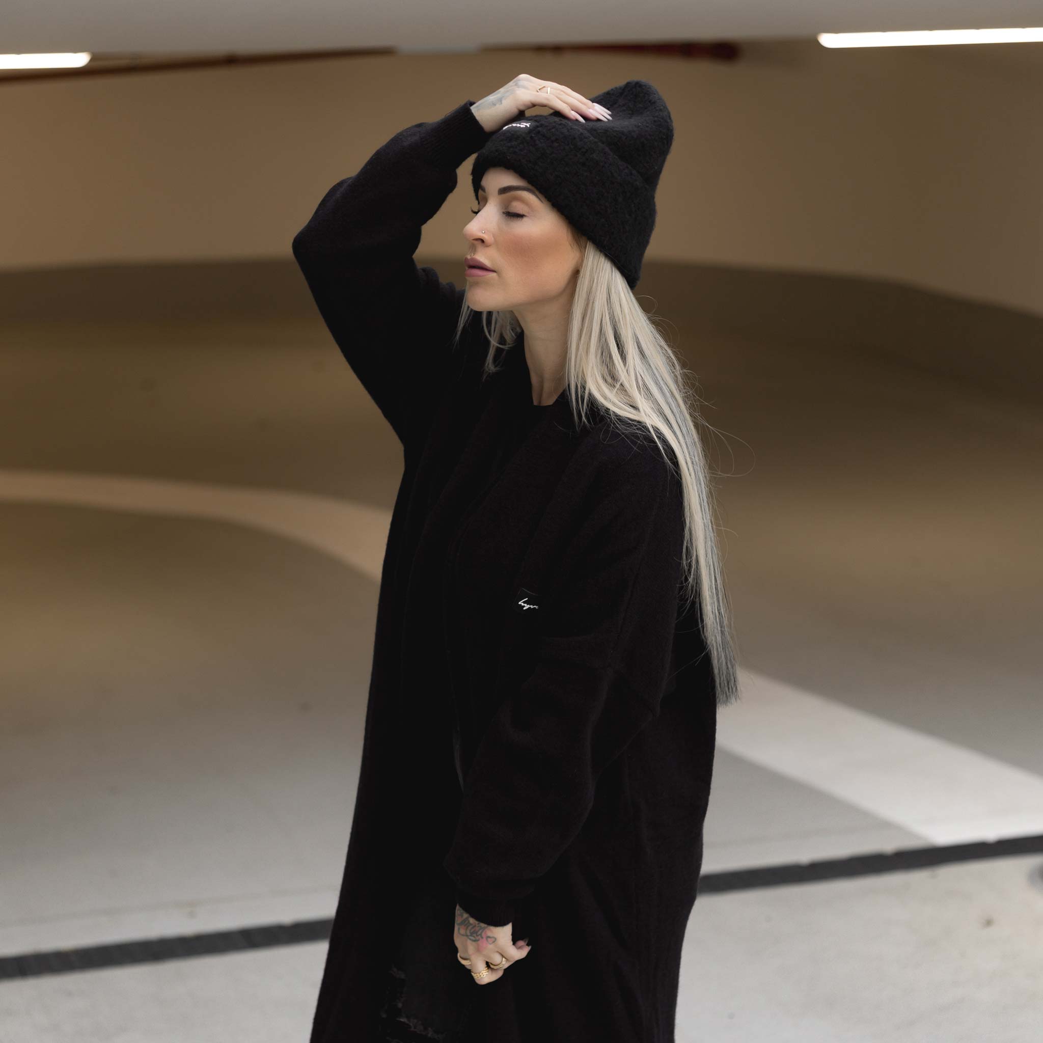 HYVEST schwarzer Cardigan mit weicher Beanie