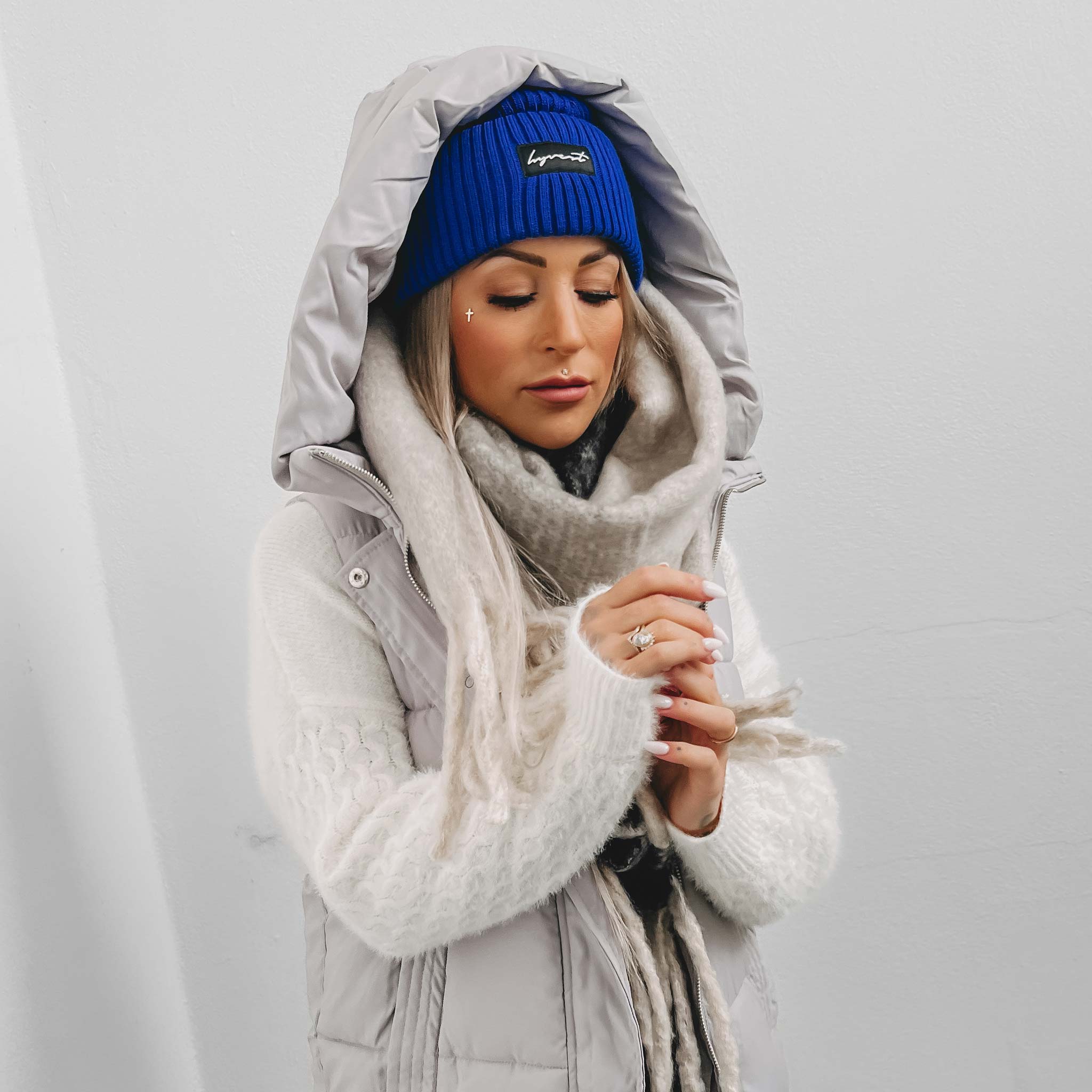 HYVEST Beanie Strickmütze leuchtendes Dunkelblau als Winter Accessoire