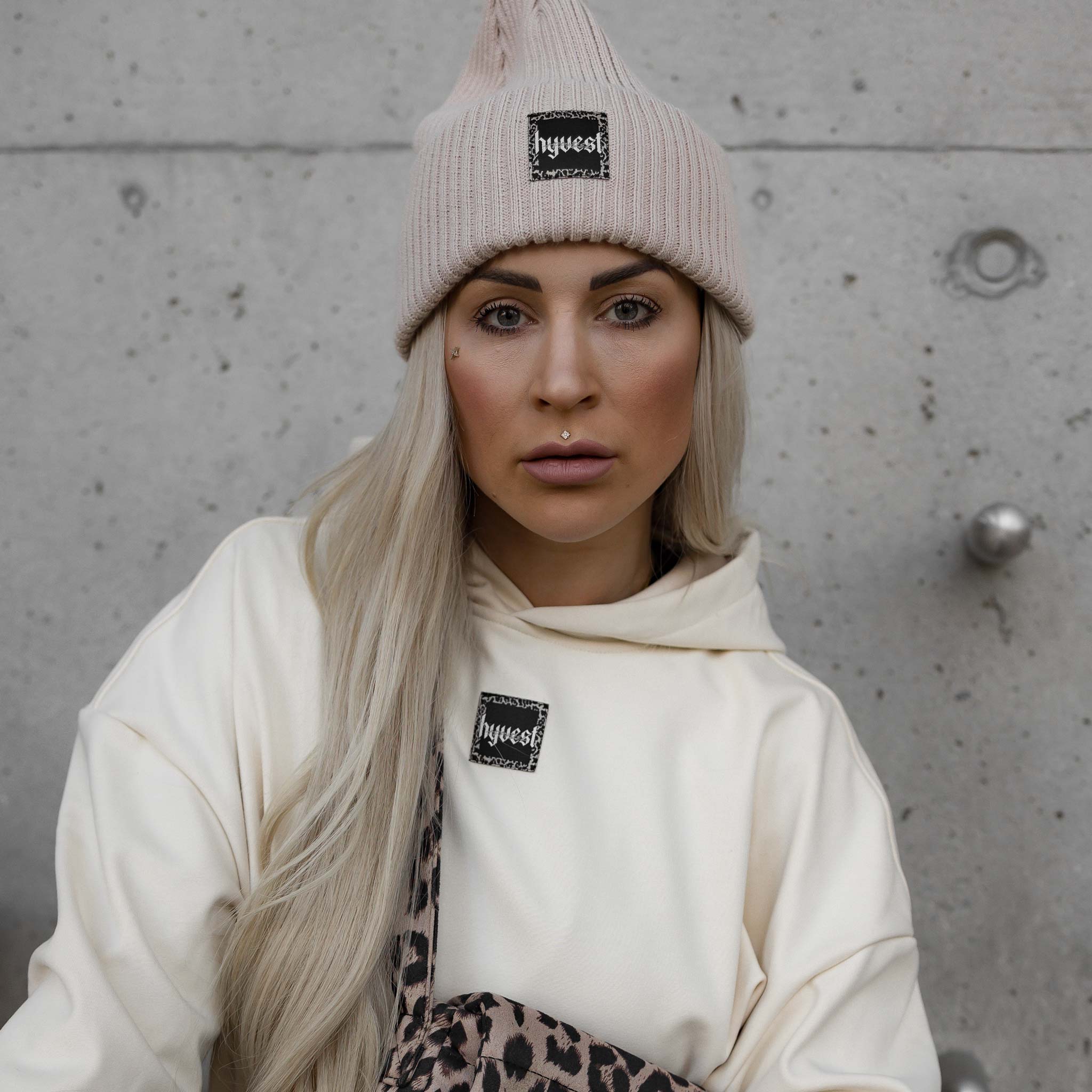 HYVEST Damen Hoodie mit beiger Beanie