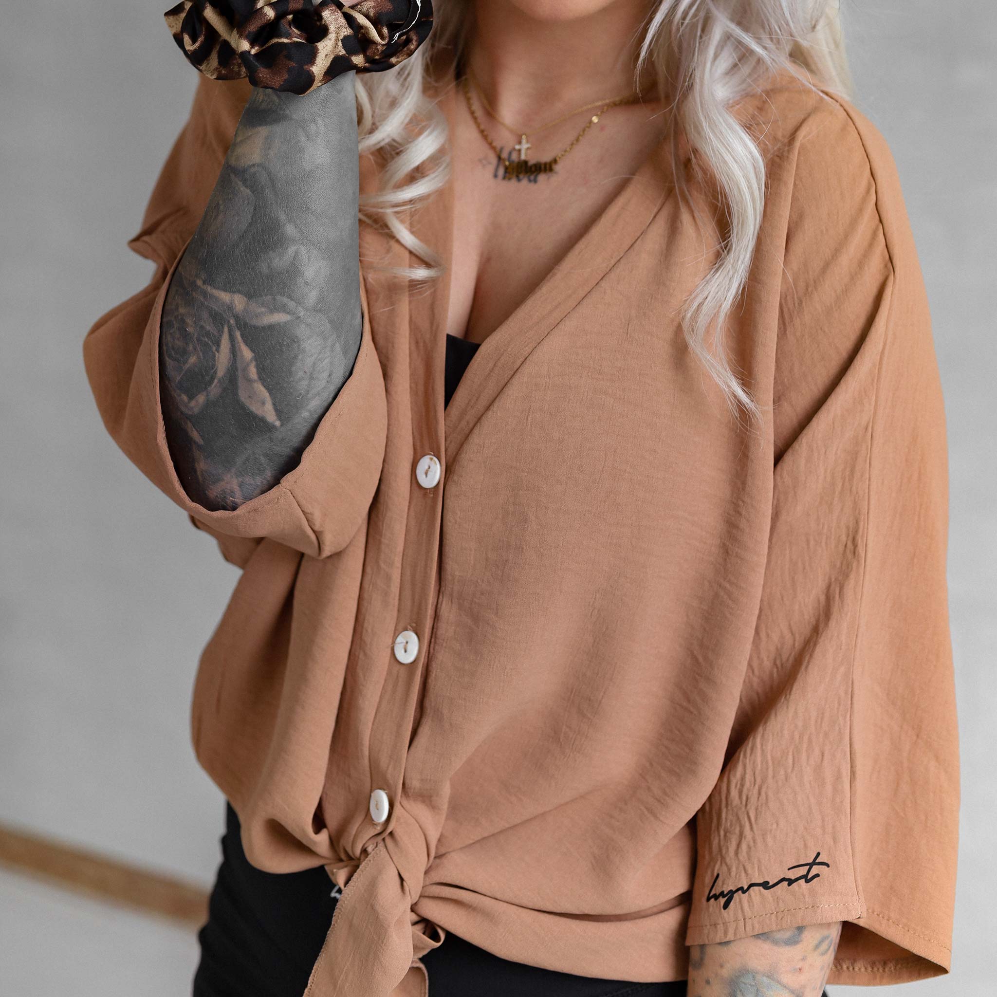 Bluse kurz zum Knoten