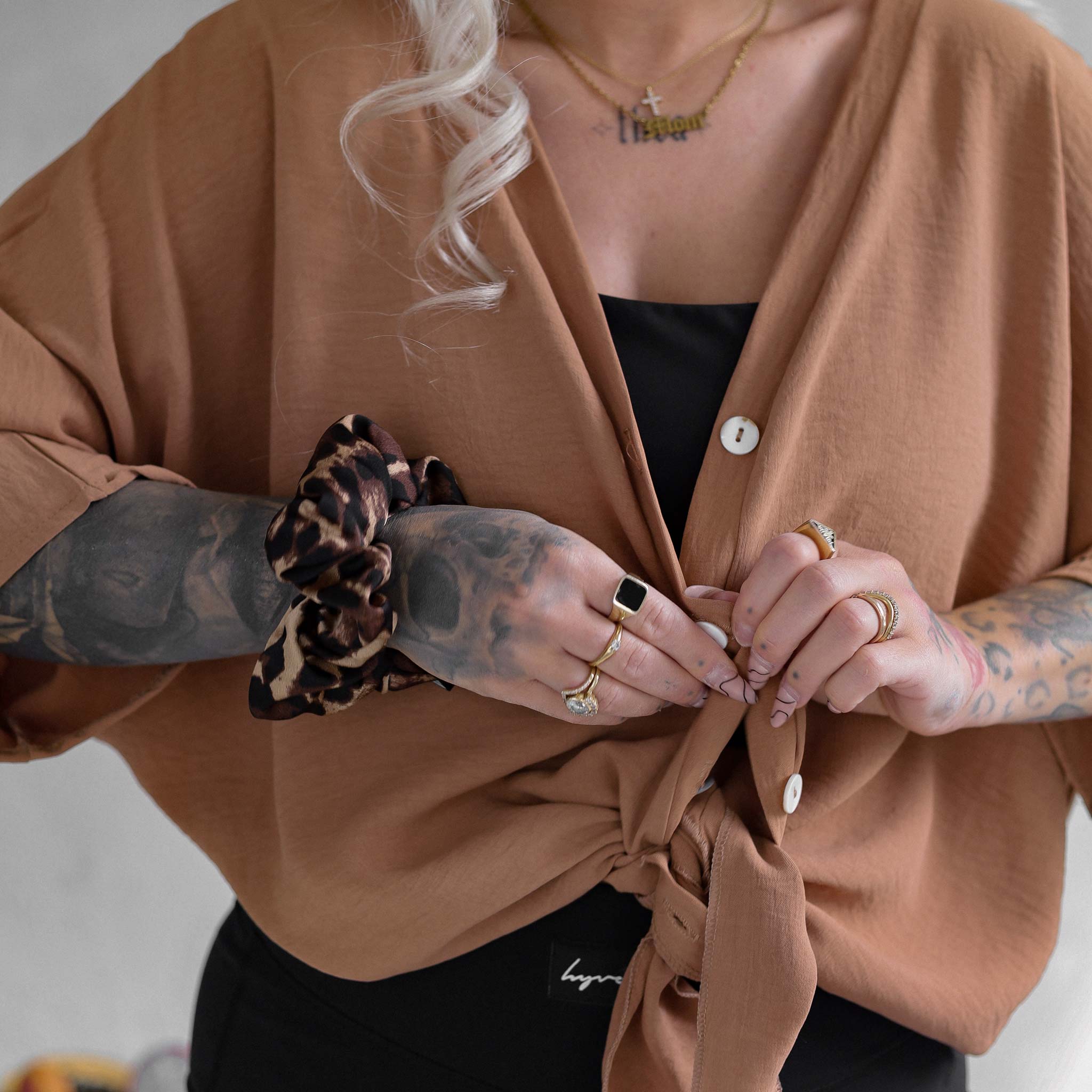Bluse kurz zum Knoten