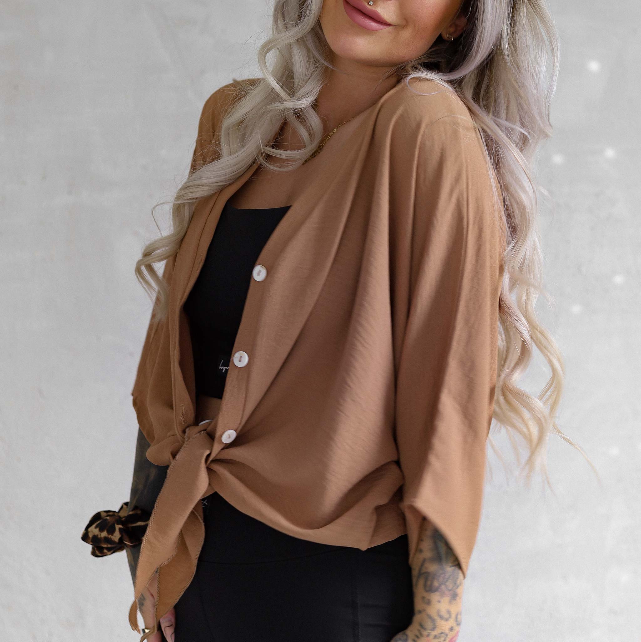Bluse kurz zum Knoten