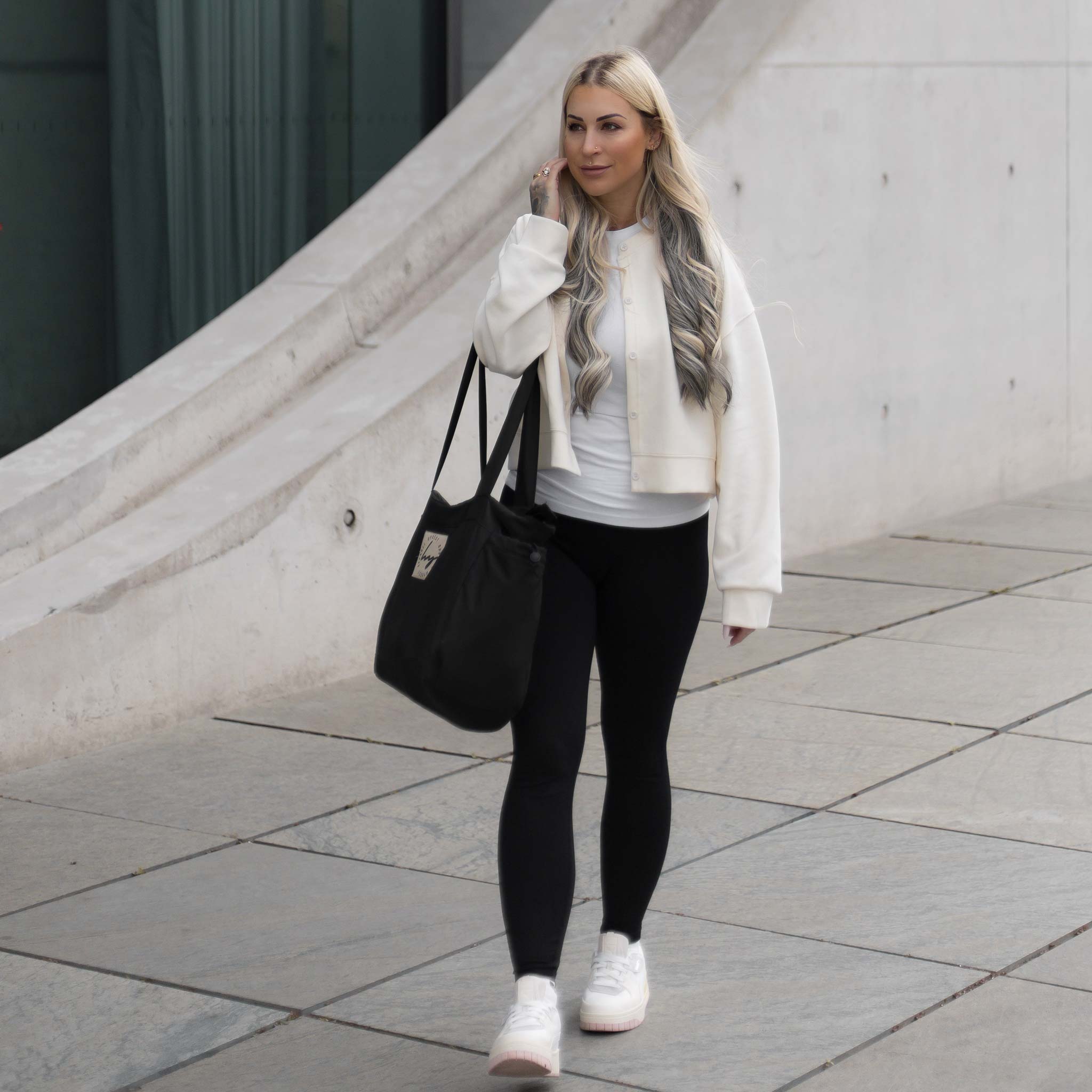 HYVEST Cardigan Cropped Button mit Leggings und Schultertasche schwarz