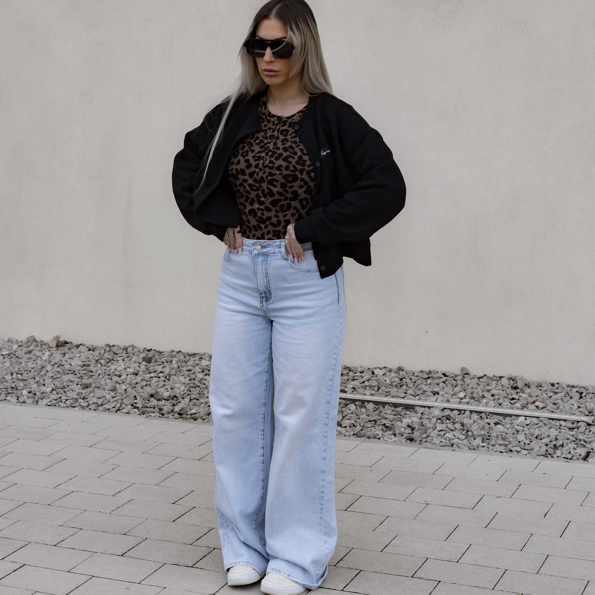 HYVEST Cardigan Cropped Button Schwarz Langarm Body und Wide Leg Jeans