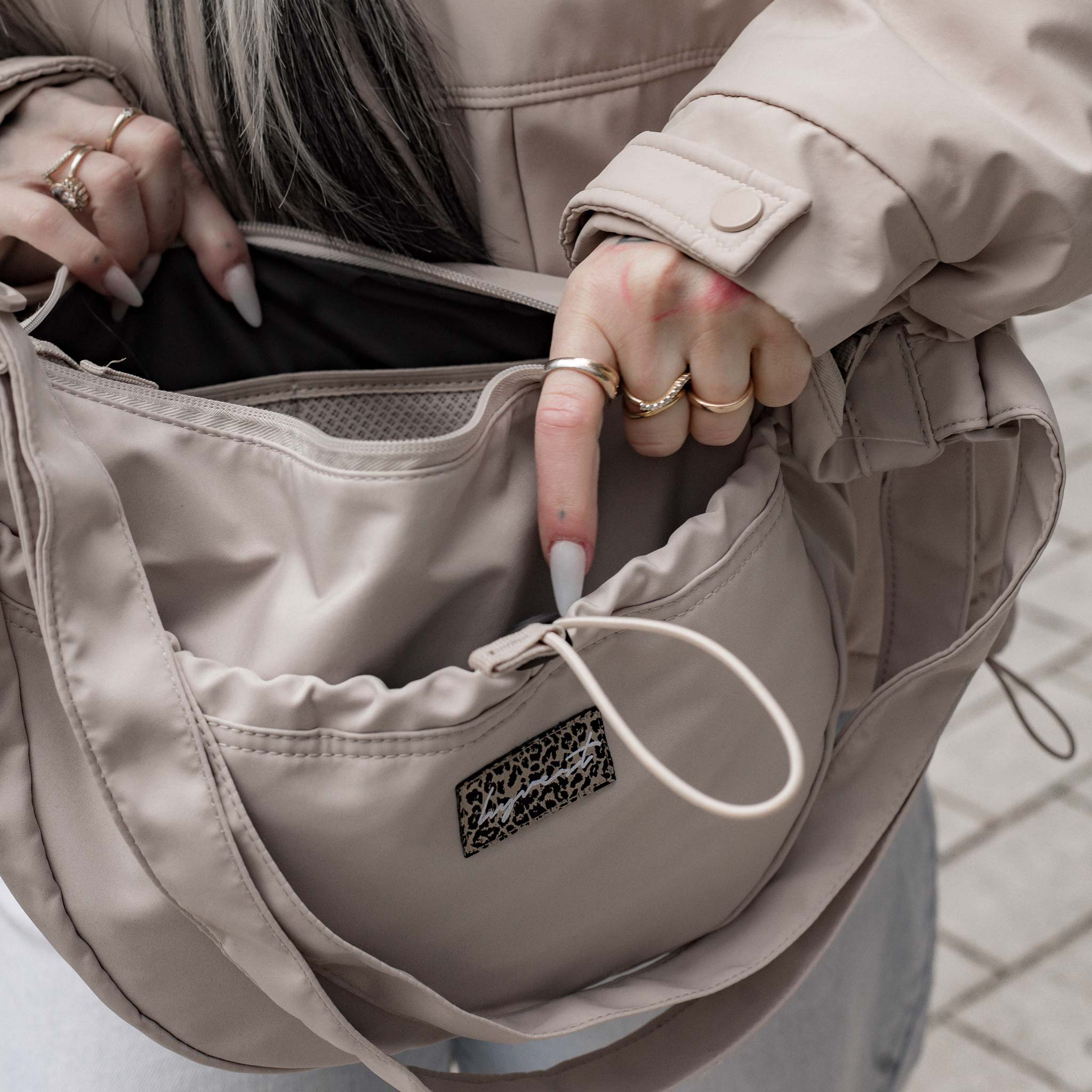 HYVEST Crossbody Bag neutrales Beige mit Außenfach