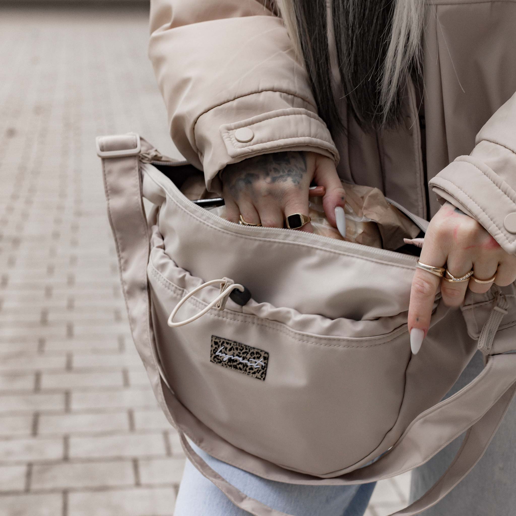 HYVEST Crossbody Bag mit Leopatch und Parka Warmes Beige mit leichter Wattierung für Übergangszeit
