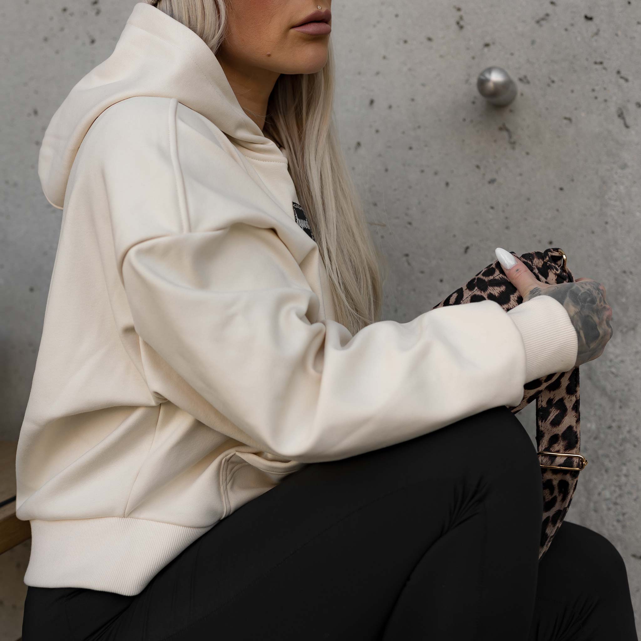 HYVEST Hoodie Cozy Oversize neutrales Beige mit schwarzer Leggings Shape Effekt