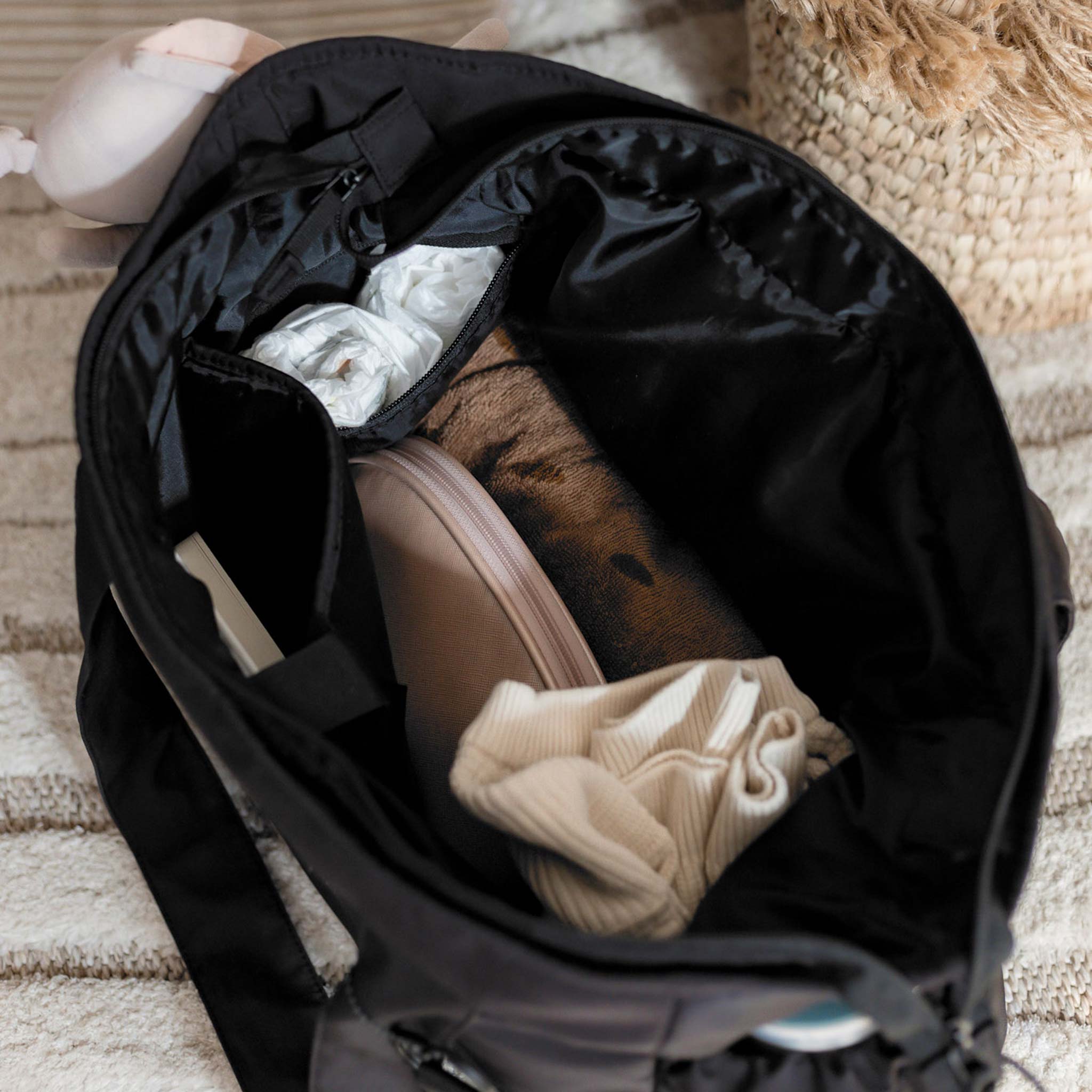 HYVEST schwarze Wickeltasche mit großem Reißverschlussfach und einzelnen Fächern