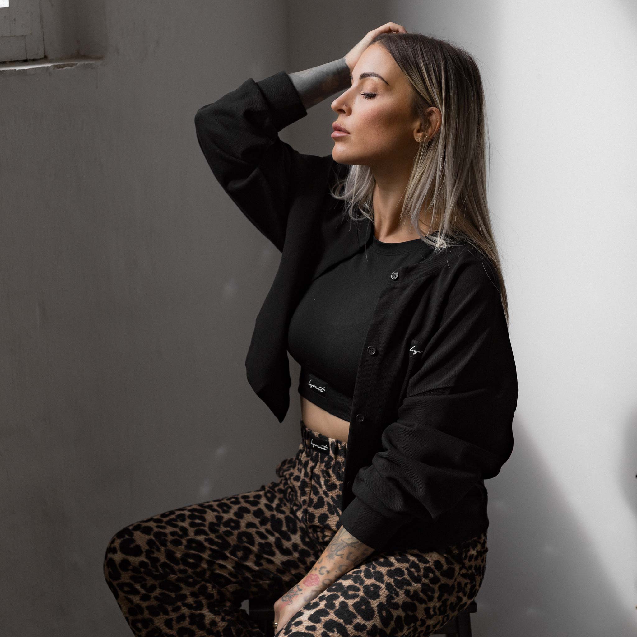 HYVEST Damen Outfit mit Sport Top Support und Cardigan Cropped Button