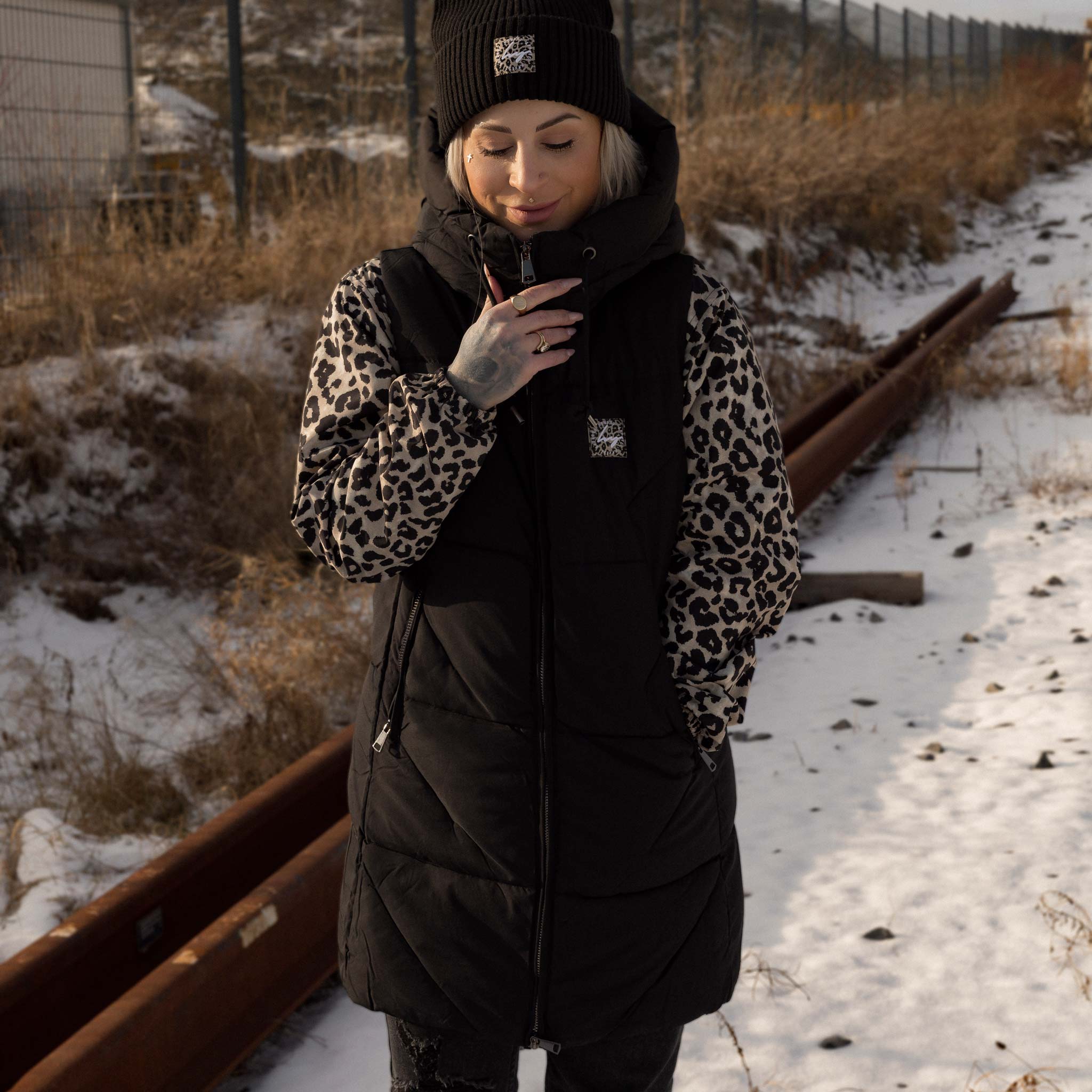 HYVEST Damen Winter Outfit mit Weste wattiert mittel und Regenparka zum Wenden Leo mit schwarzer Beanie