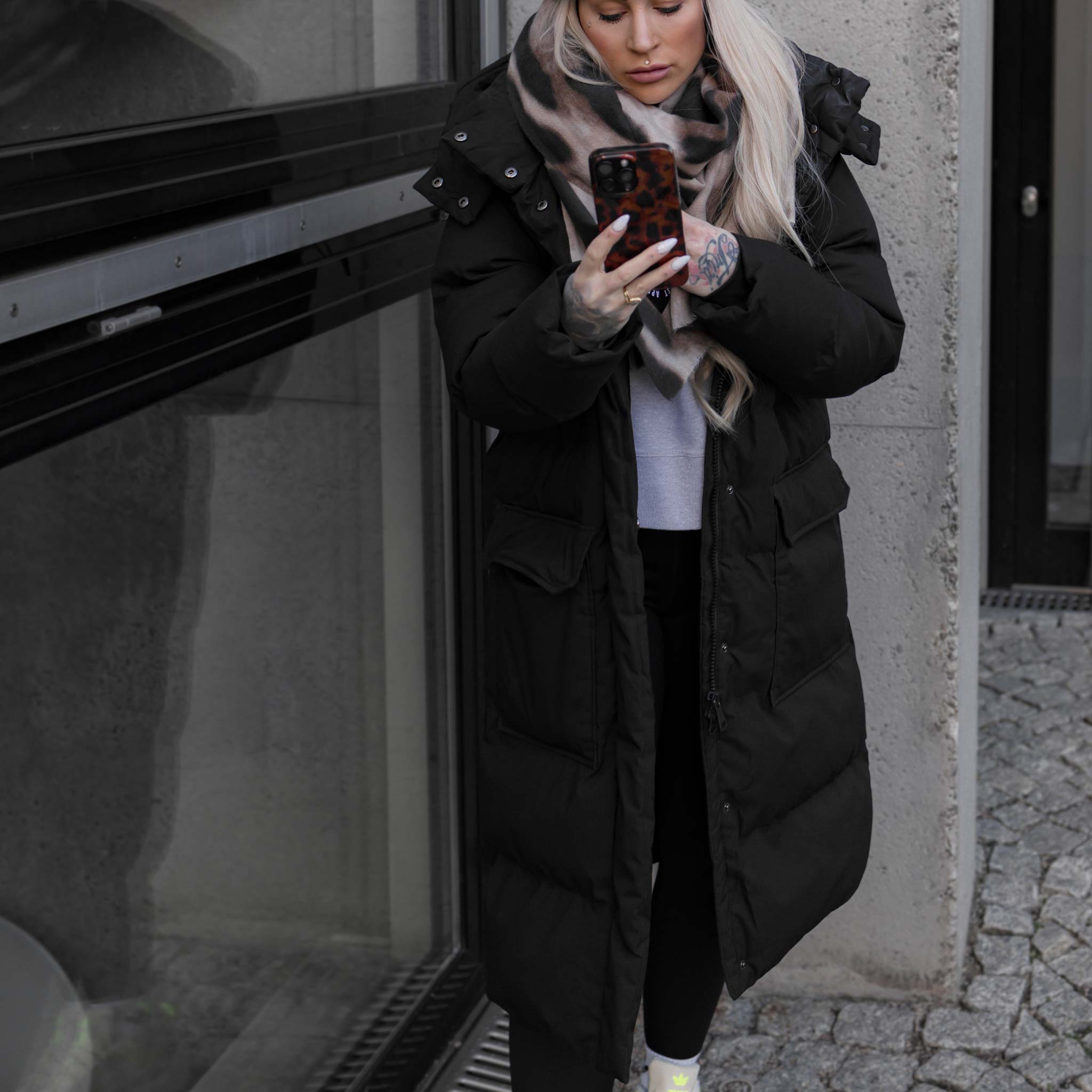 HYVEST Winterparka lang Supreme in Schwarz mit Leomuster Schal