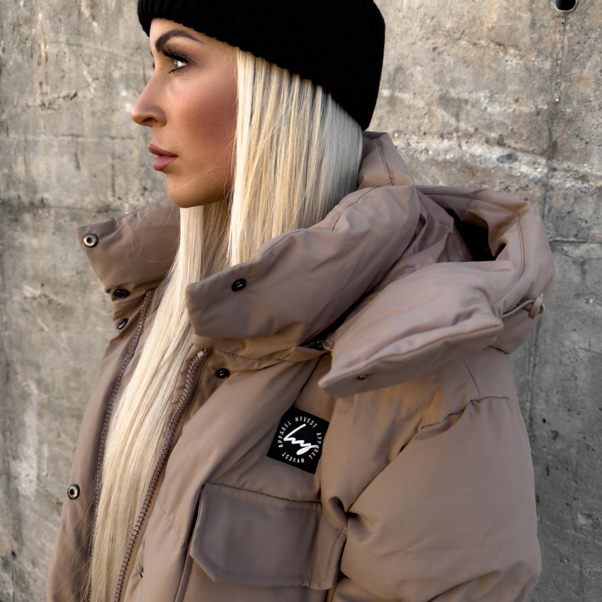 HYVEST Outfit Inspo für Frauen: Winterparka lang Supreme Warmes Mittelbraun mit schwarzer Beanie