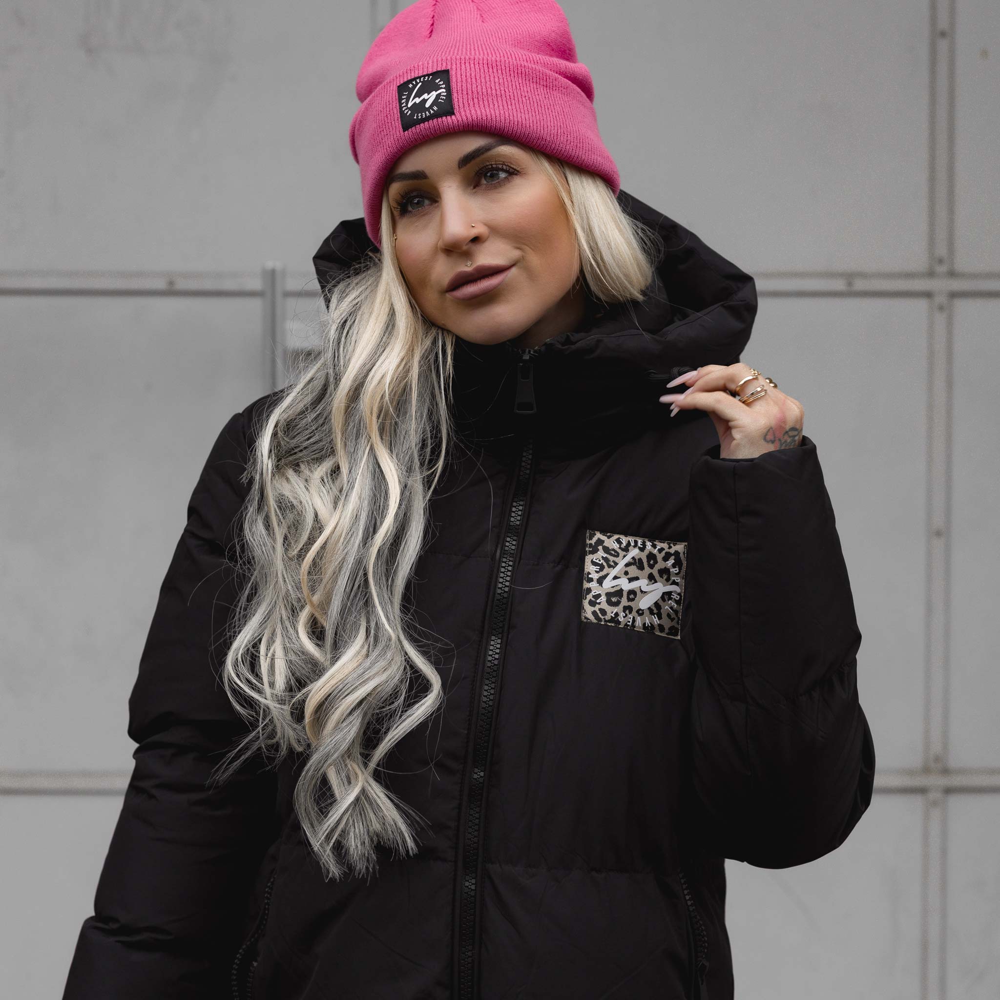 HYVEST Winterparka wattiert schwarz für Frauen mit pinker Beanie Feinstrick